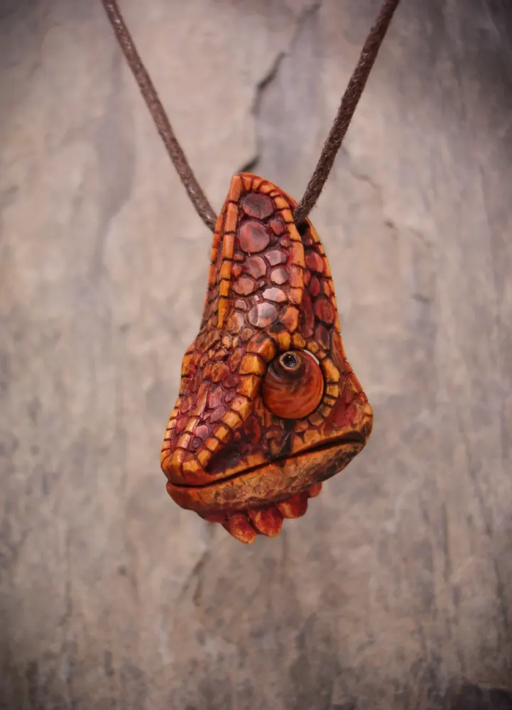 Chameleon with moving eyes