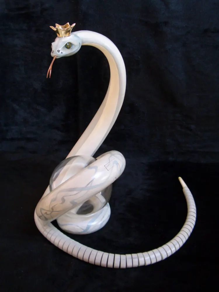 White snake waterpipe